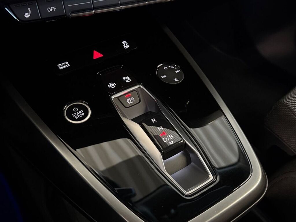 Audi Q4 e-tron 2021 Harmaa