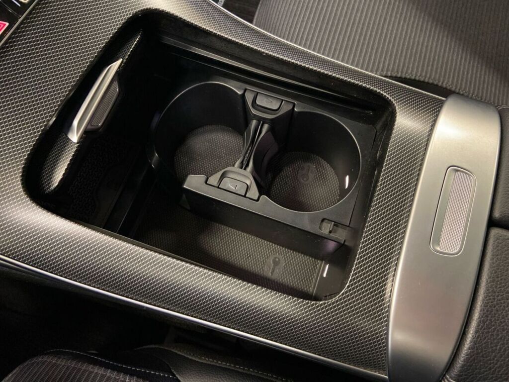 Mercedes-Benz C 2023 Sininen