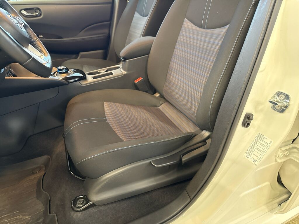 Nissan Leaf 2024 Valkoinen