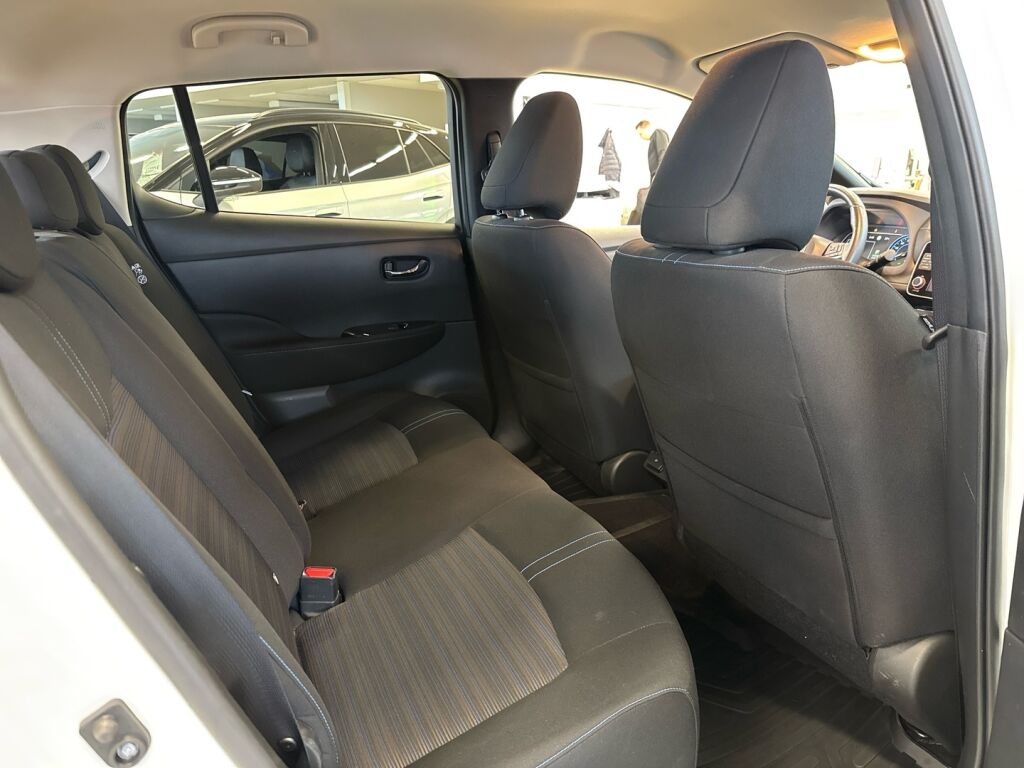 Nissan Leaf 2024 Valkoinen