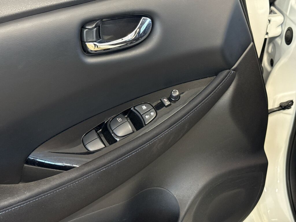 Nissan Leaf 2024 Valkoinen