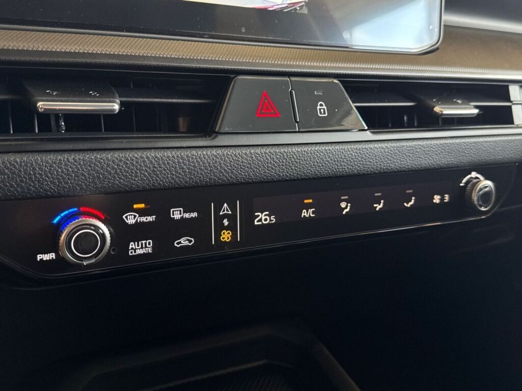 Kia Stonic 2025 Punainen