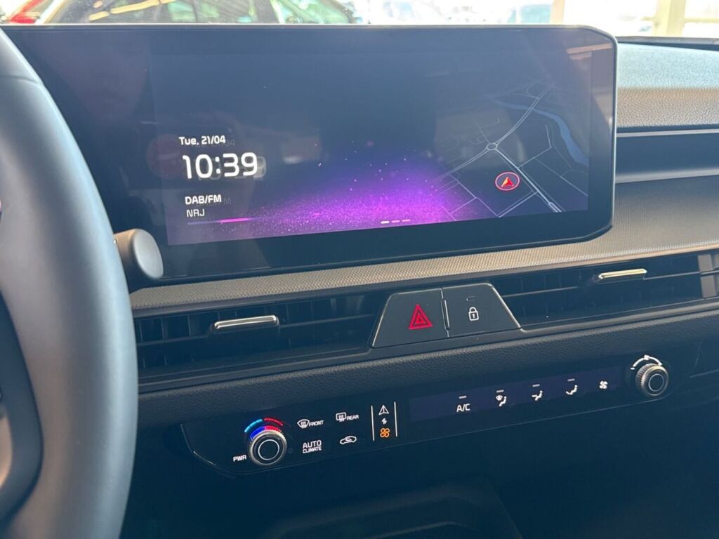 Kia Stonic 2025 Punainen