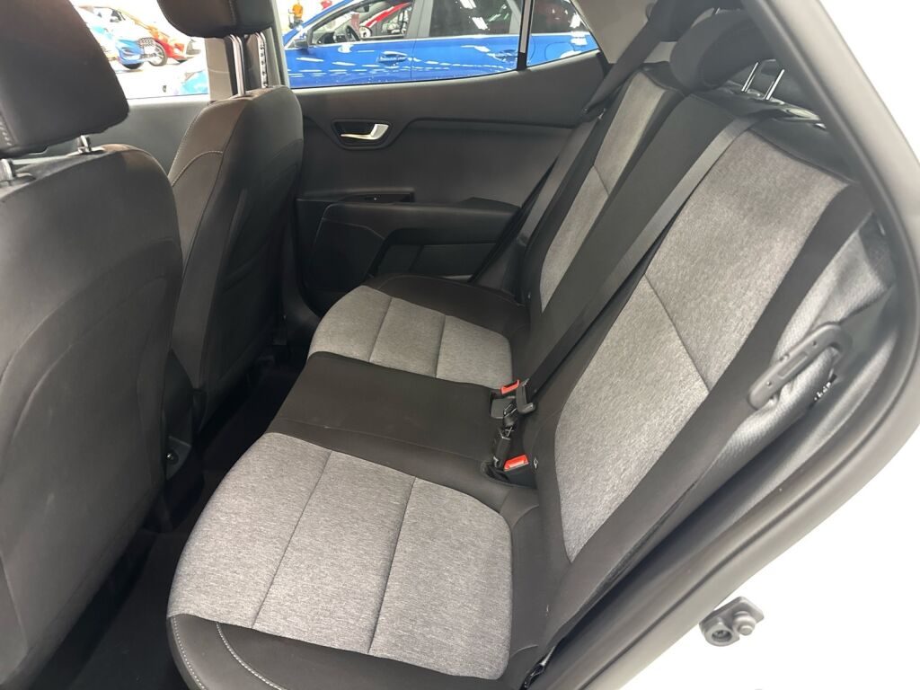 Kia Stonic 2026 Valkoinen