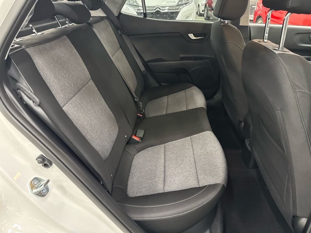 Kia Stonic 2026 Valkoinen