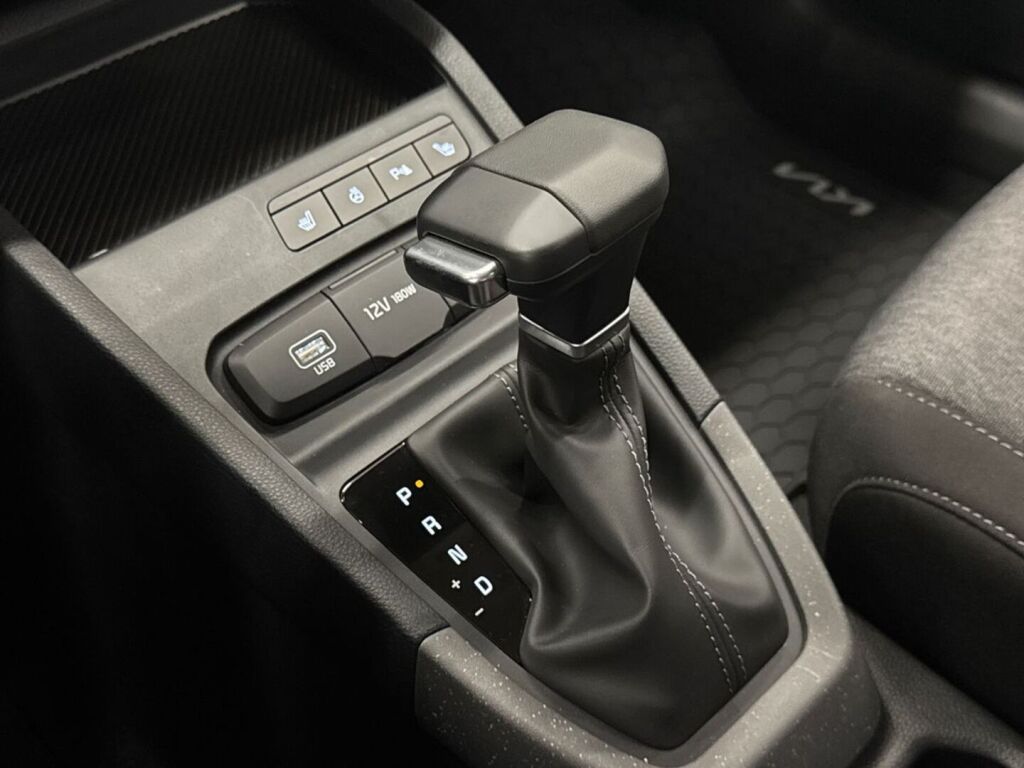 Kia Stonic 2026 Valkoinen