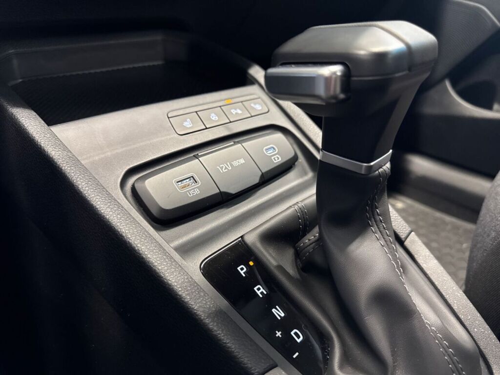Kia Stonic 2026 Valkoinen