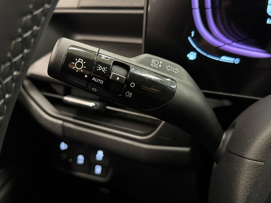 Kia Stonic 2025 Musta