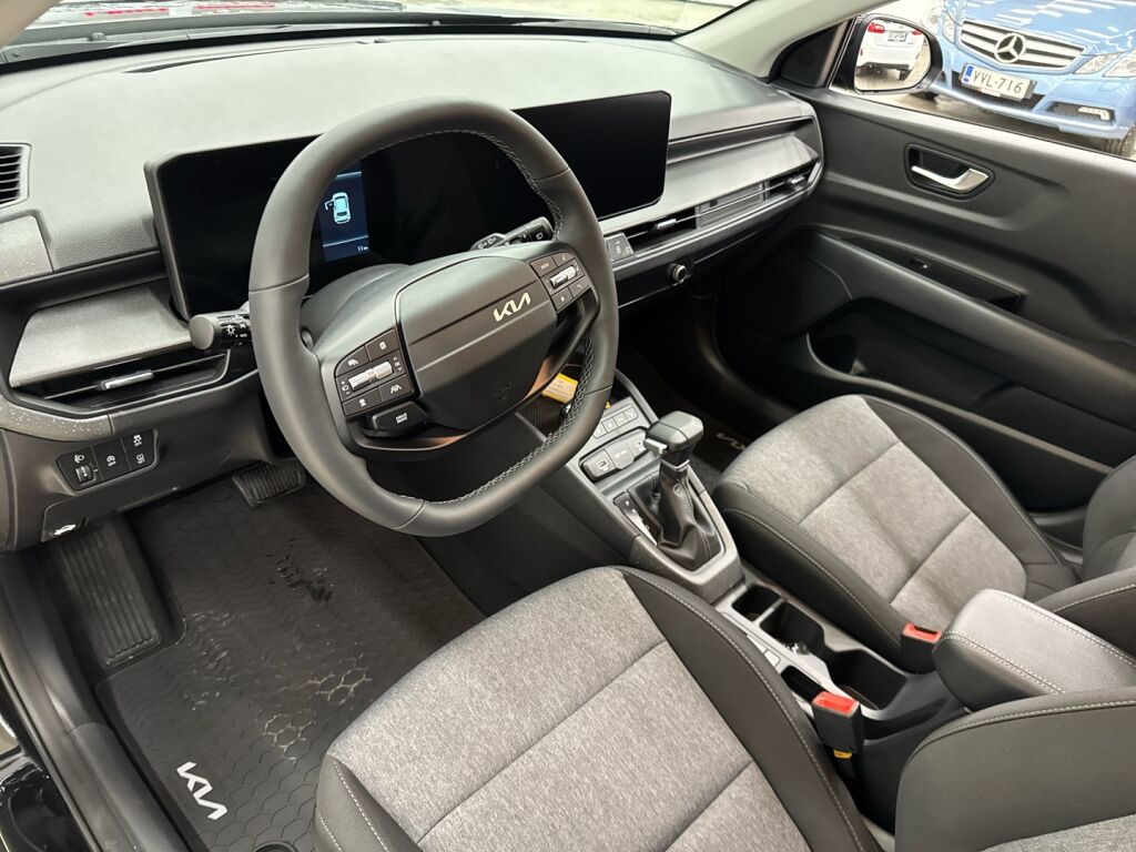 Kia Stonic 2025 Musta