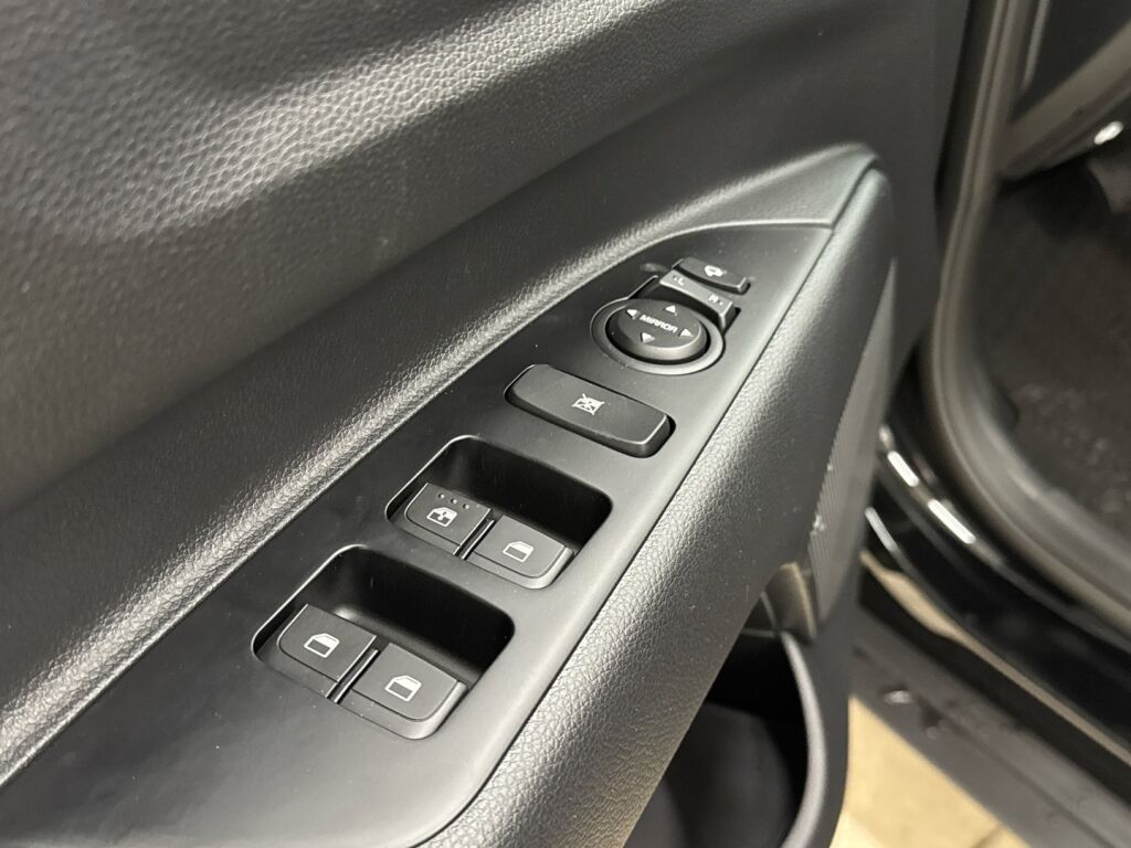 Kia Stonic 2025 Musta