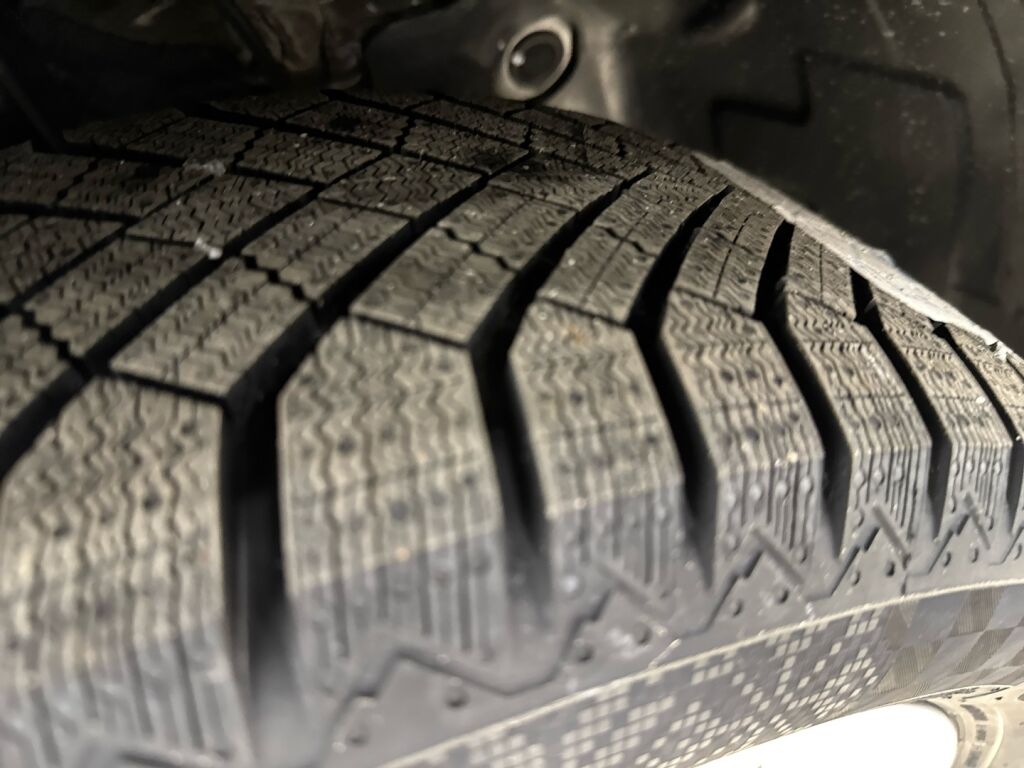 Kia Stonic 2025 Musta