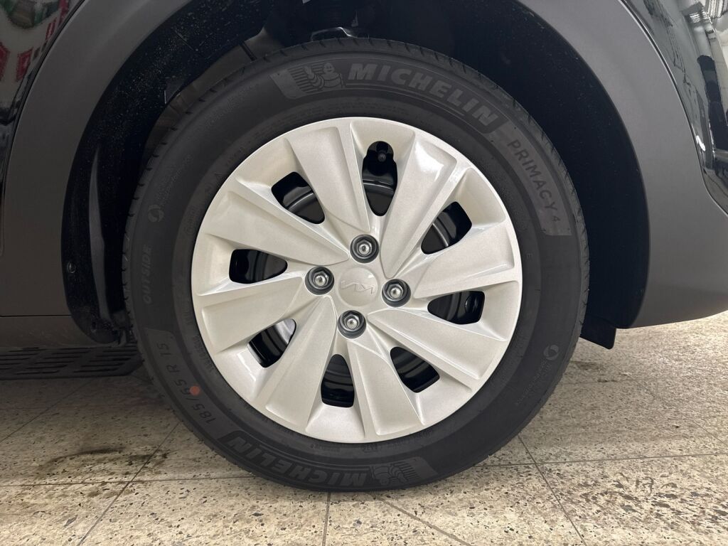 Kia Stonic 2026 Musta