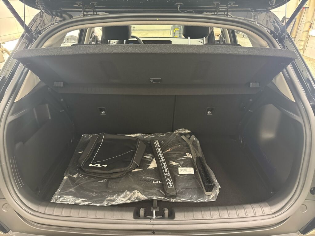 Kia Stonic 2026 Musta