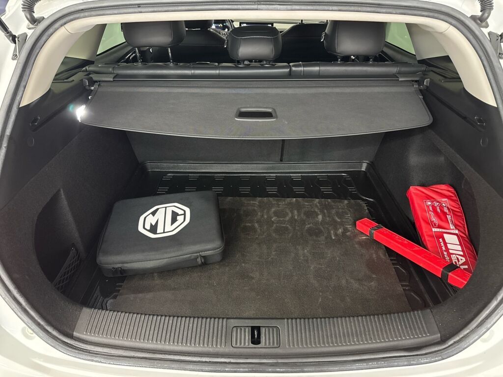 Mg MG5 2022 Valkoinen