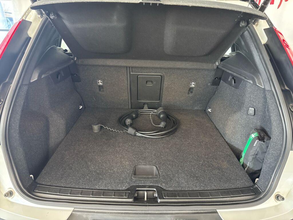 Volvo XC40 2021 Valkoinen