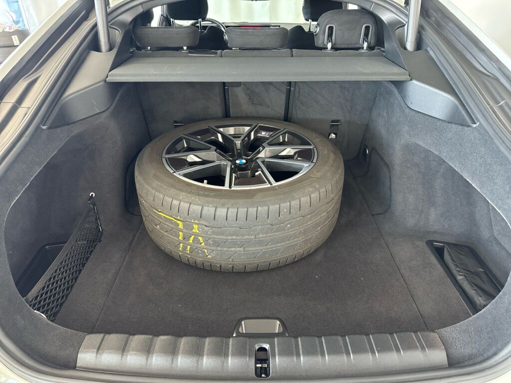 BMW i4 2024 Valkoinen