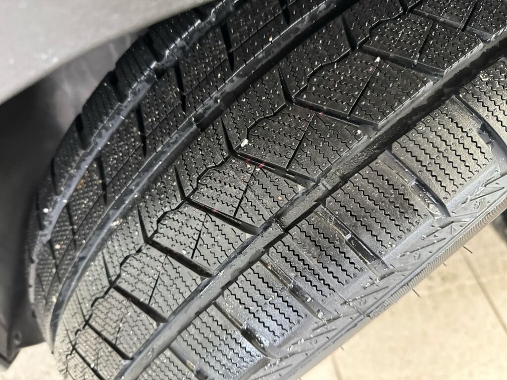 Polestar 2 2021 Musta