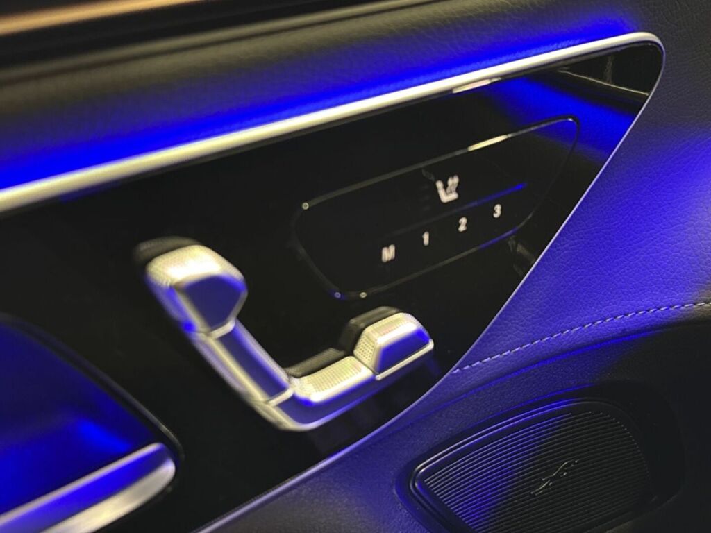Mercedes-Benz EQE 2025 Musta