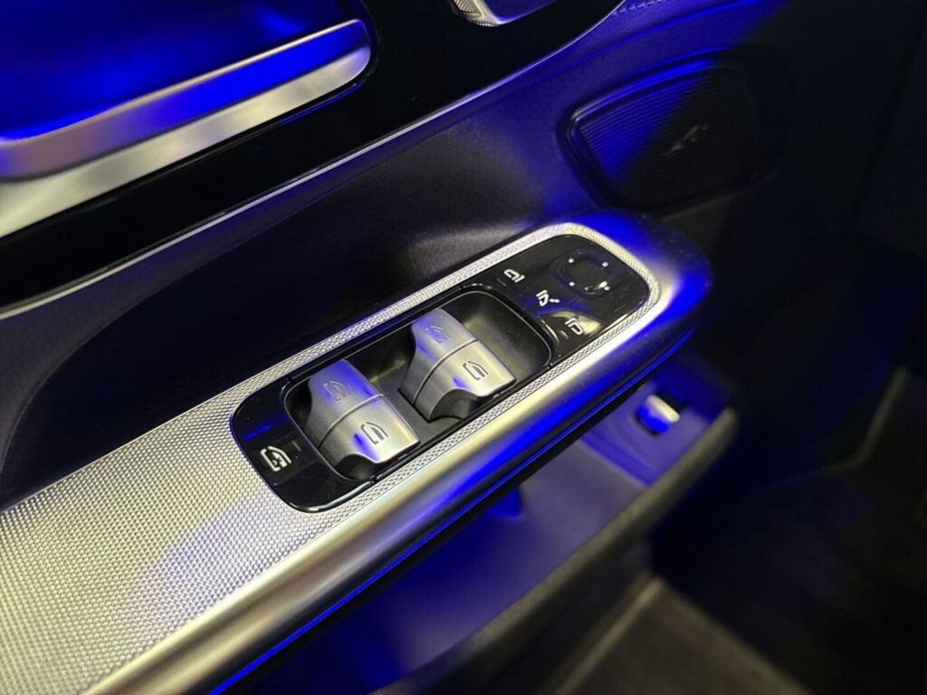 Mercedes-Benz EQE 2025 Musta