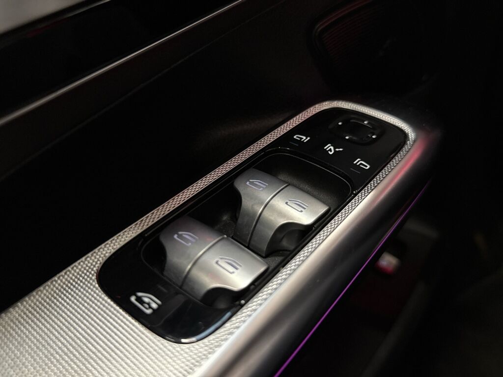 Mercedes-Benz EQE 2025 Musta