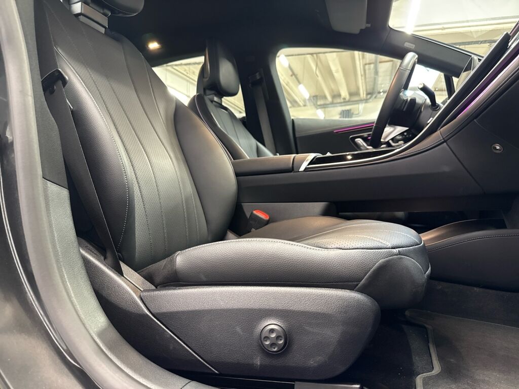 Mercedes-Benz EQE 2025 Musta