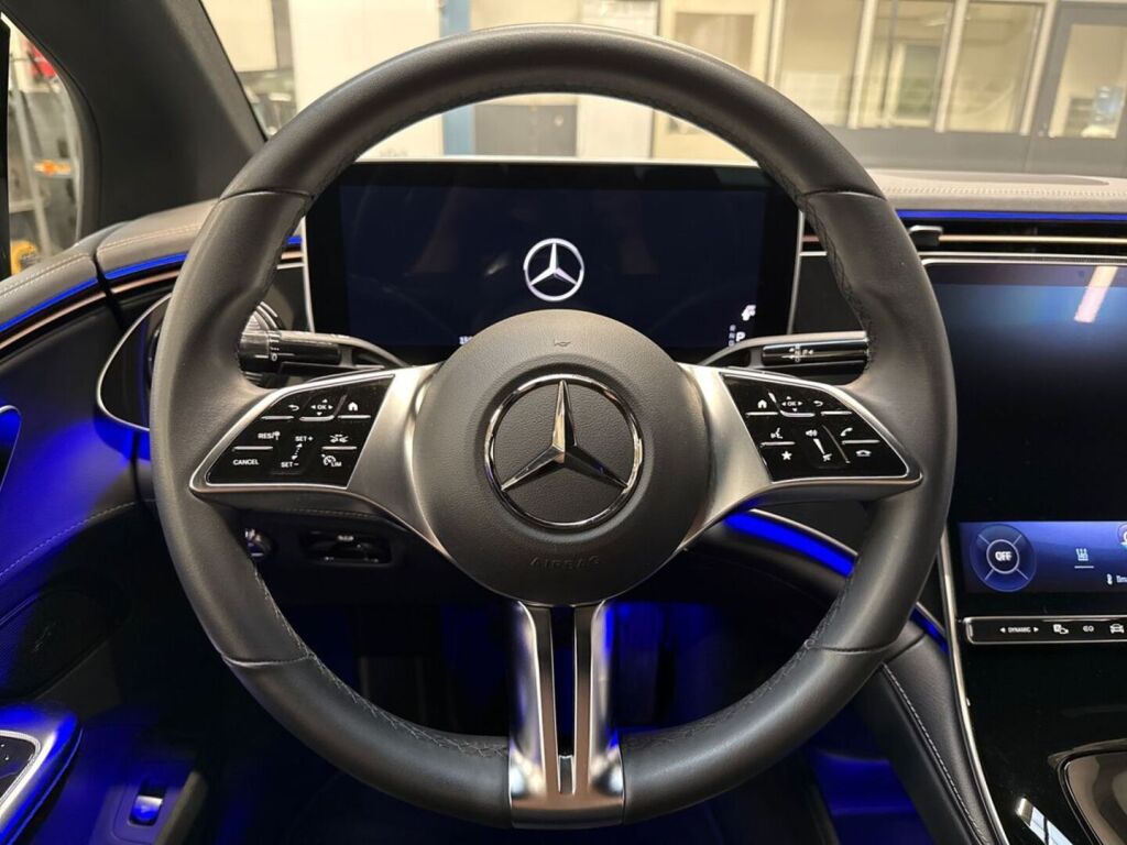 Mercedes-Benz EQE 2025 Musta