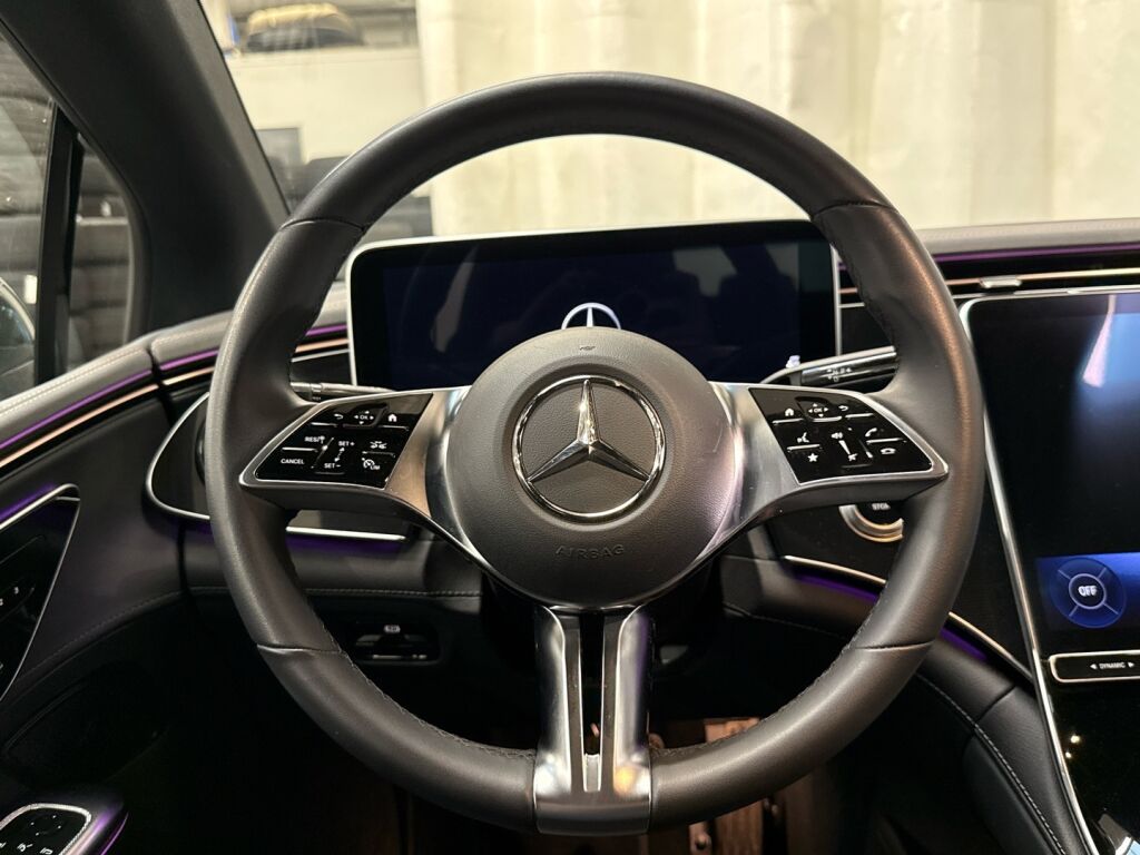 Mercedes-Benz EQE 2025 Musta