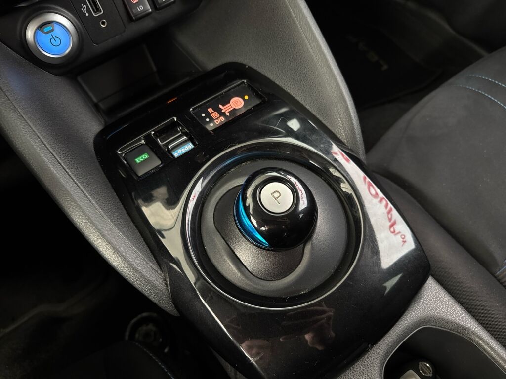 Nissan LEAF 2021 Musta