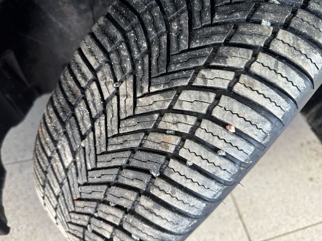 Nissan LEAF 2021 Musta