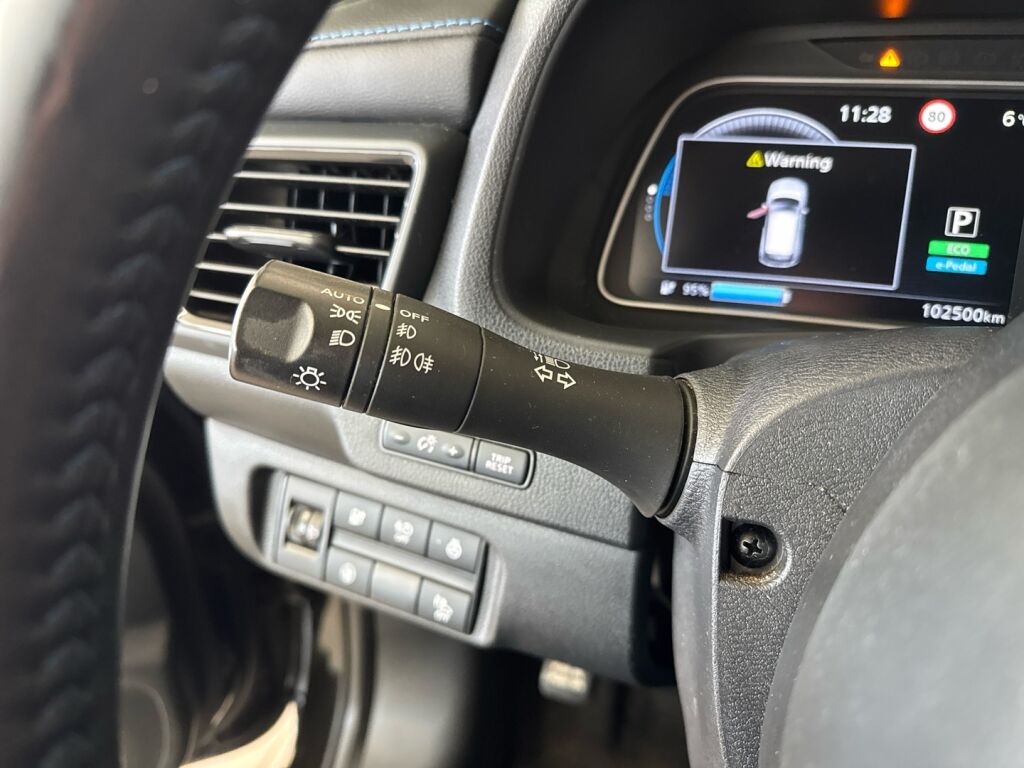 Nissan LEAF 2021 Musta