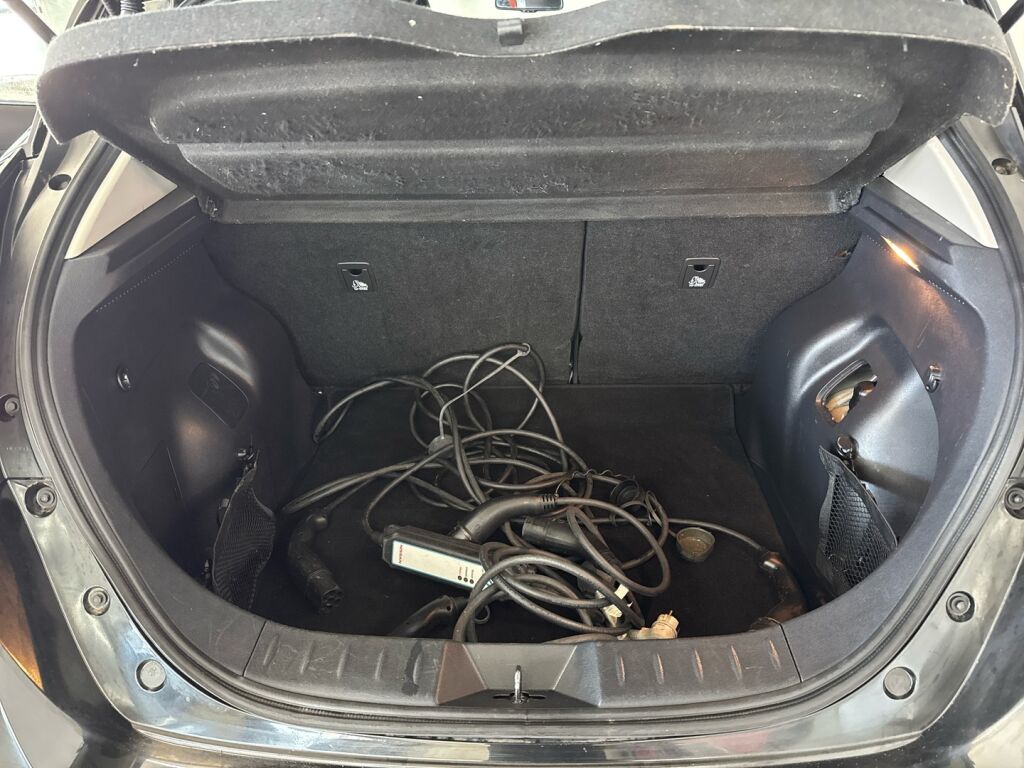 Nissan LEAF 2021 Musta