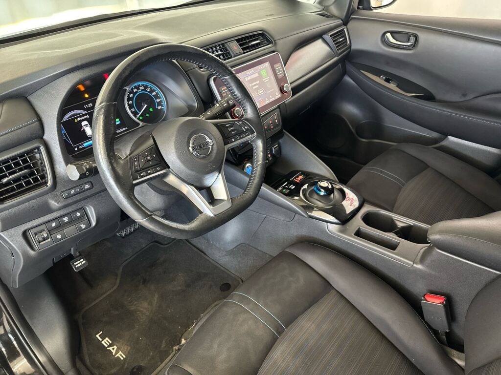 Nissan LEAF 2021 Musta