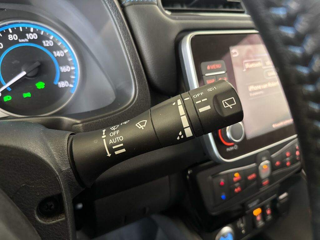 Nissan LEAF 2021 Musta