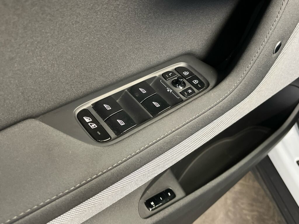 Polestar 2 2023 Valkoinen