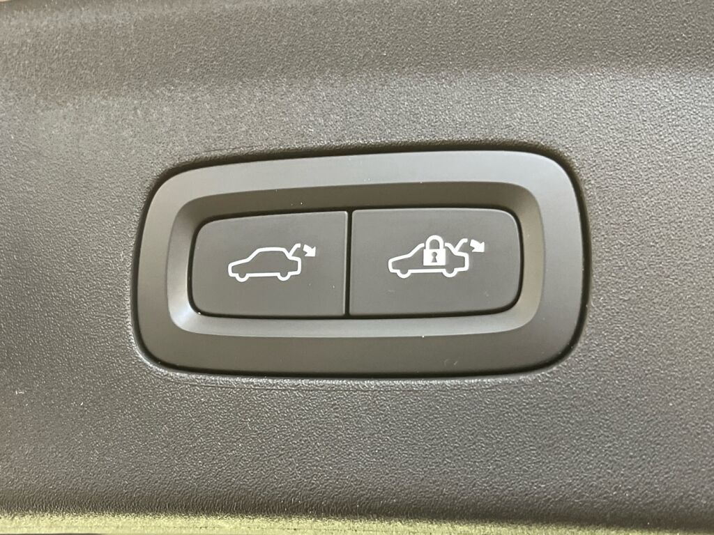 Polestar 2 2023 Valkoinen