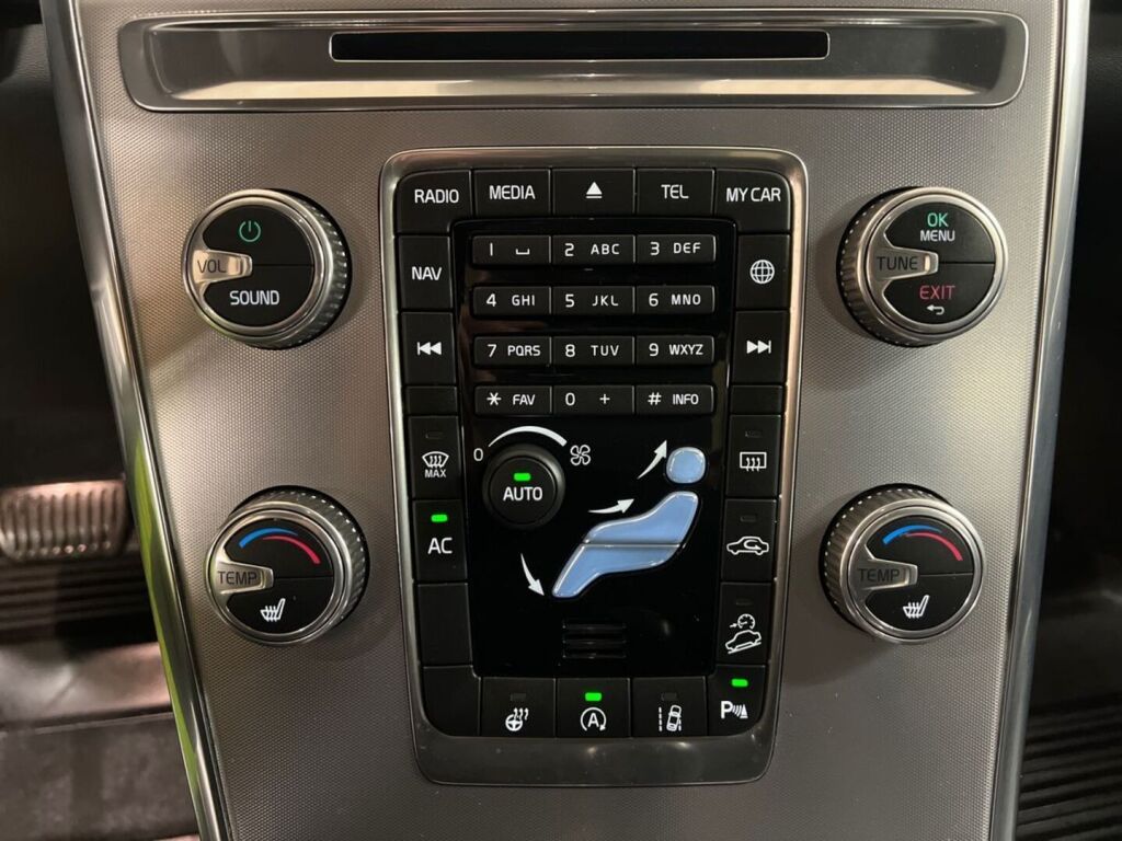 Volvo XC60 2016 Musta