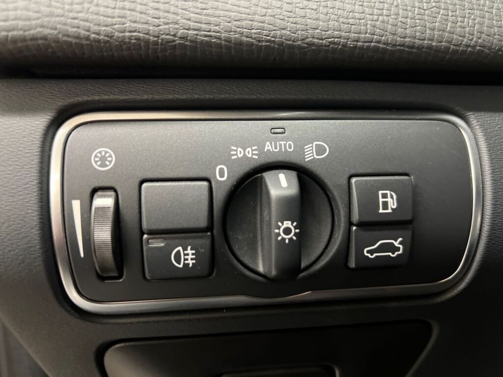 Volvo XC60 2016 Musta