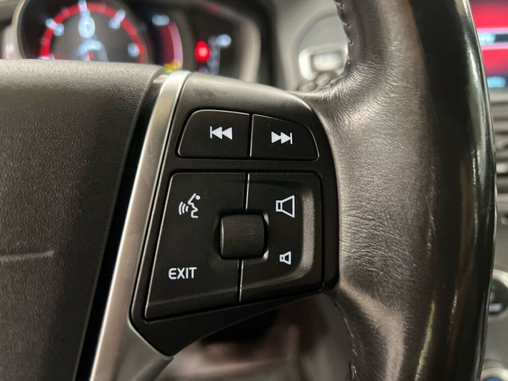 Volvo XC60 2016 Musta