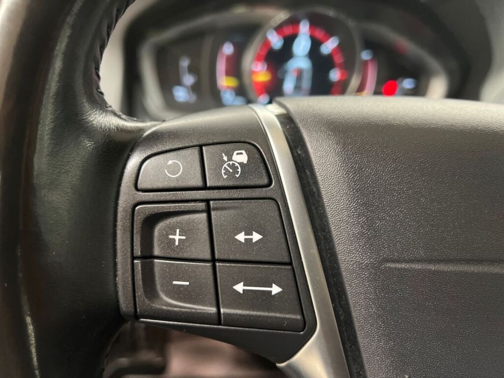 Volvo XC60 2016 Musta