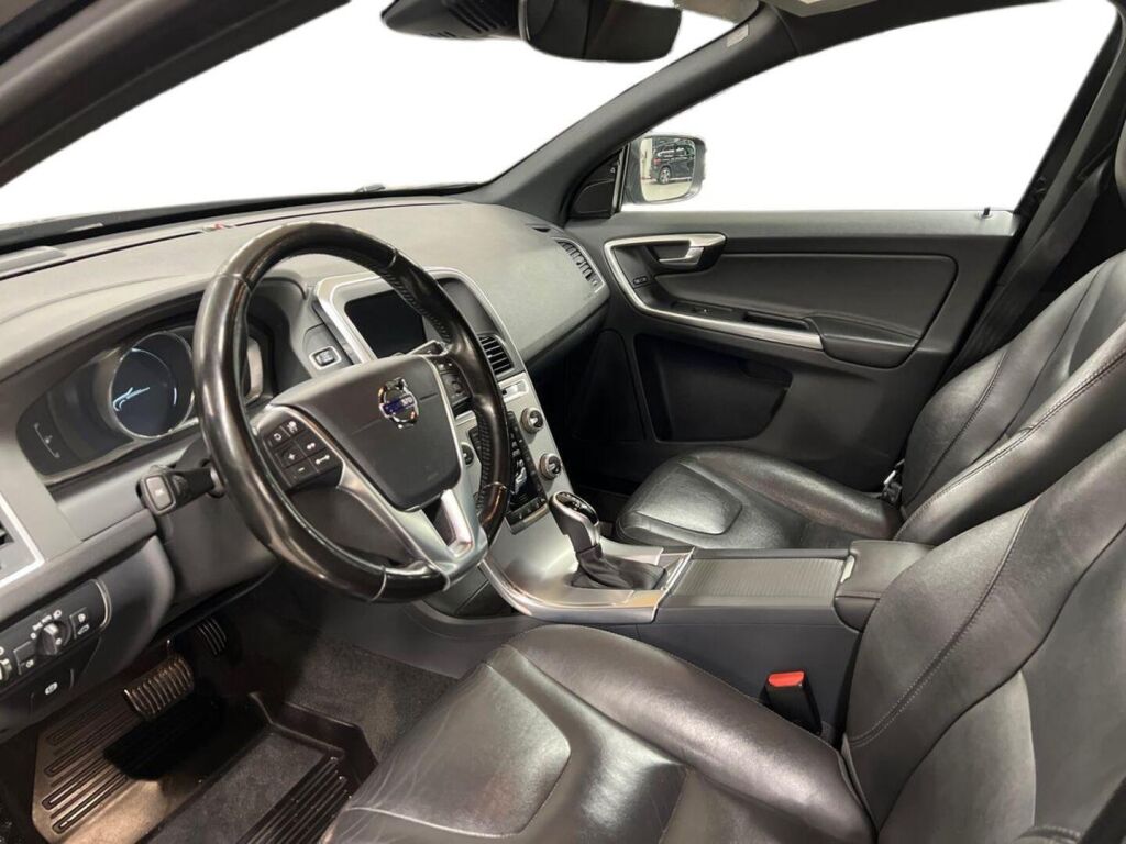 Volvo XC60 2016 Musta