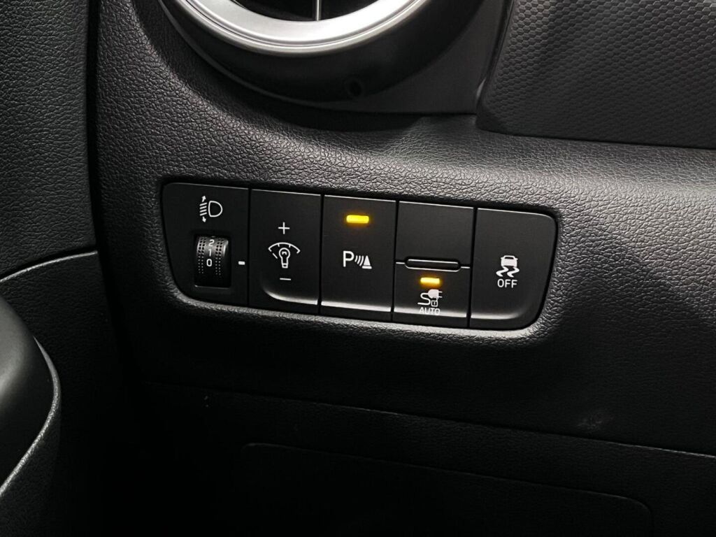 Hyundai KONA 2021 Musta