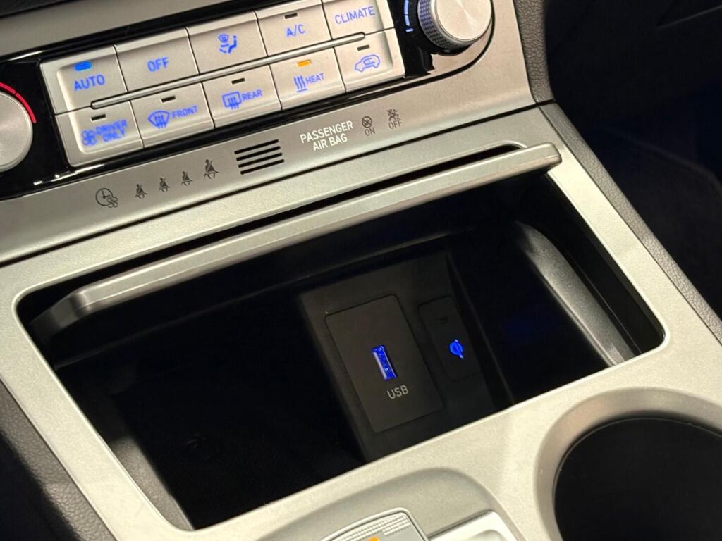 Hyundai KONA 2021 Musta