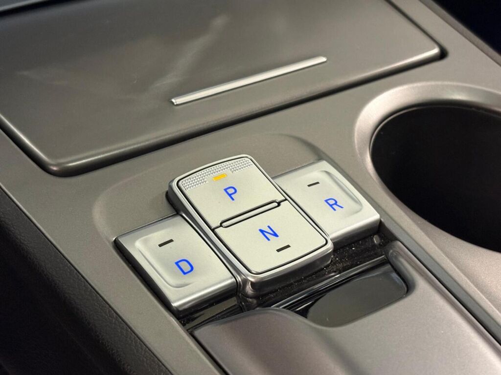 Hyundai KONA 2021 Musta