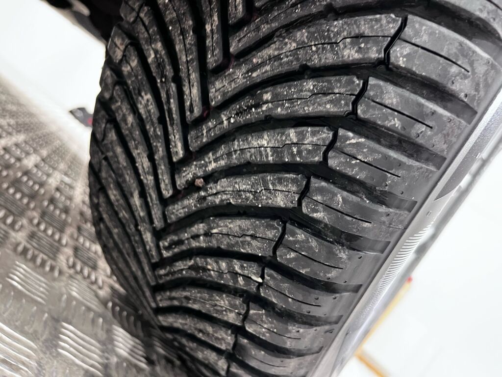 Hyundai KONA 2021 Musta