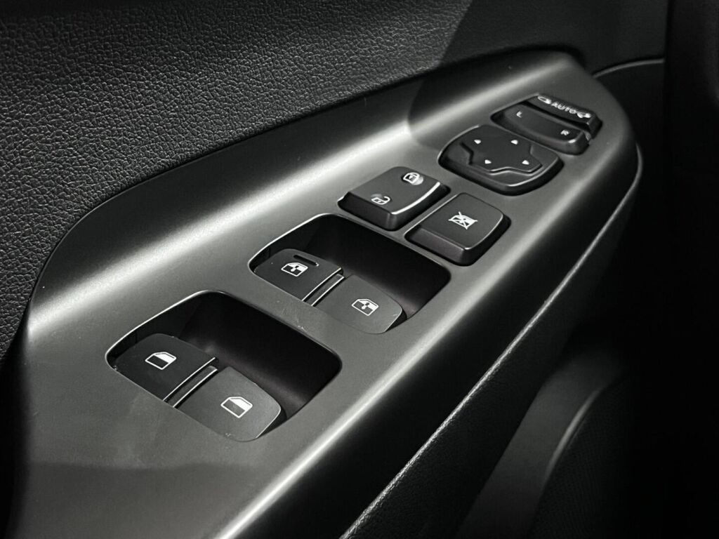 Hyundai KONA 2021 Musta