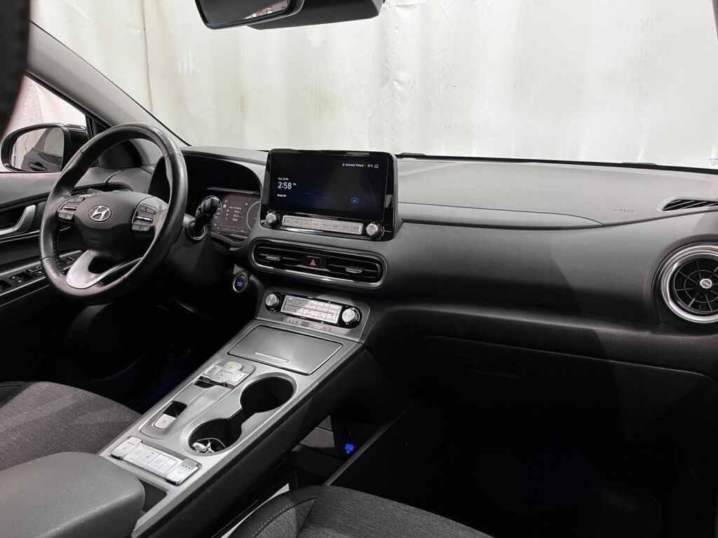 Hyundai KONA 2021 Musta