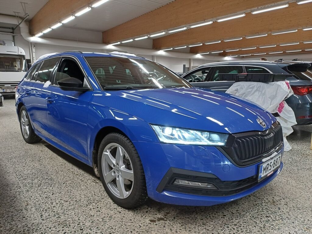 Skoda Octavia 2021 Sininen