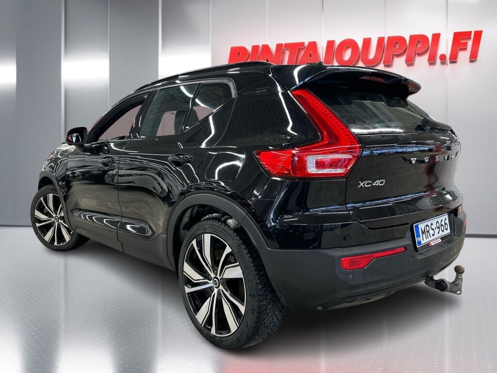 Volvo XC40 2021 Musta