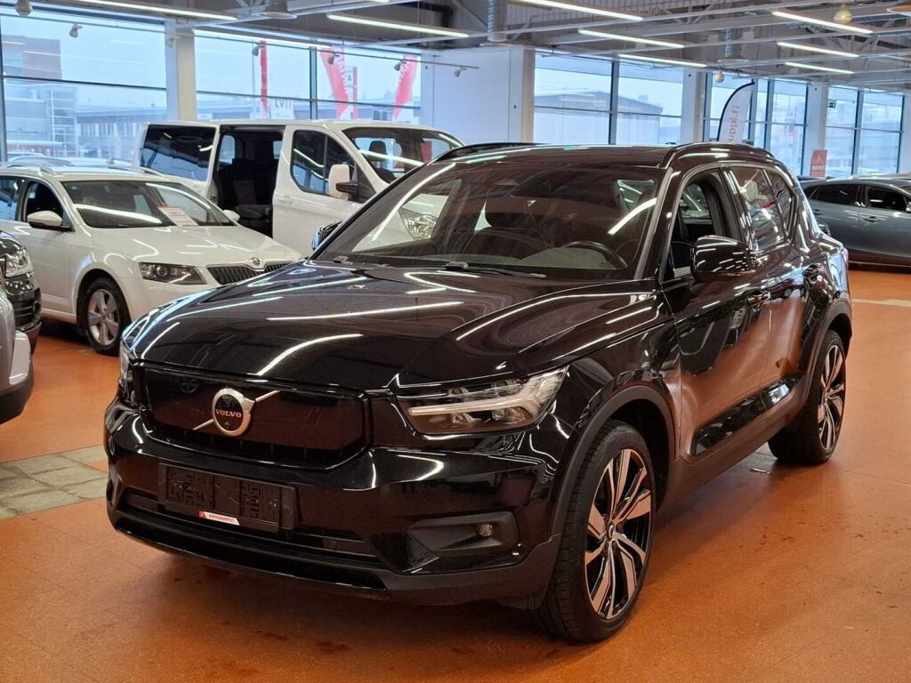 Volvo XC40 2021 Musta