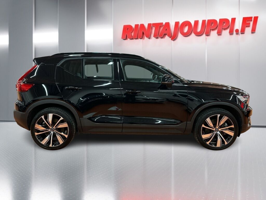 Volvo XC40 2021 Musta